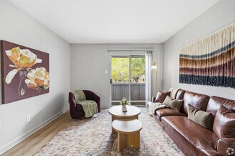 1805 Aquarena Springs Dr, Unit 517 in San Marcos, TX - Building Photo - Building Photo