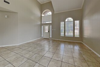7918 Hidden Oaks Ln in Houston, TX - Building Photo - Building Photo