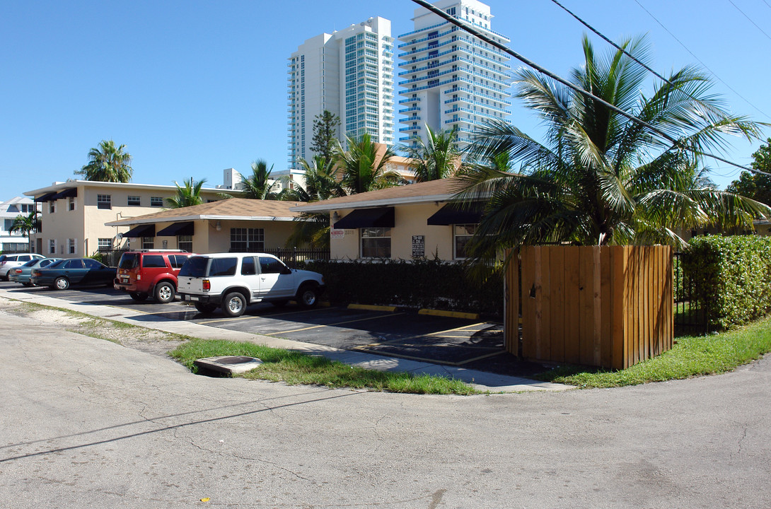 2321 NE 5th Ave in Miami, FL - Building Photo