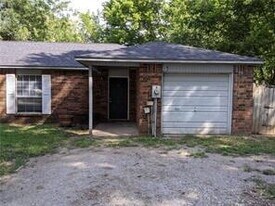 306 E Thurman St in Prairie Grove, AR - Building Photo