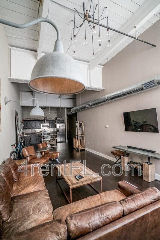 property at 1501 W Horatio St