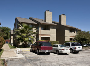 Austin Woods Apartments in San Antonio, TX - Building Photo - Building Photo