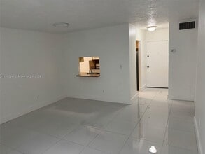 5505 NW 7th St in Miami, FL - Building Photo - Building Photo