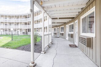 Rosecliff Apartments in Omaha, NE - Building Photo - Building Photo