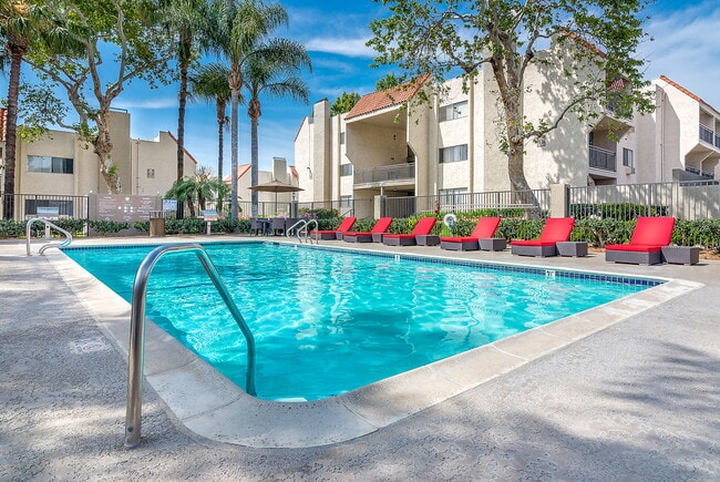 Villa Angelina in Placentia, CA - Foto de edificio - Building Photo