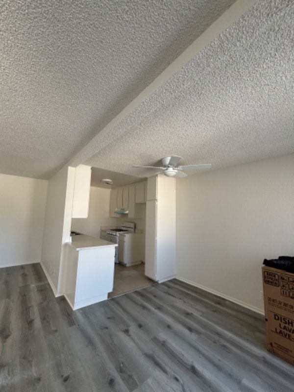 6925 Haskell Ave in Los Angeles, CA - Building Photo - Building Photo
