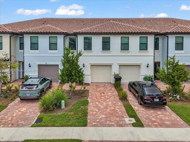 property at 1533 Lake Jessup Cir