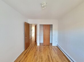 25-28-28 35th St in Queens, NY - Building Photo - Building Photo