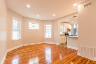 20 Hunnewell Ave, Unit 28 Hunnewell Avenue in Boston, MA - Building Photo - Building Photo