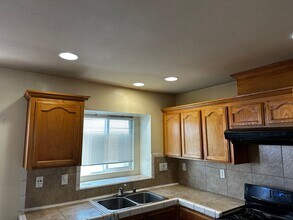 2669 Sunny Ln in Bakersfield, CA - Building Photo - Building Photo