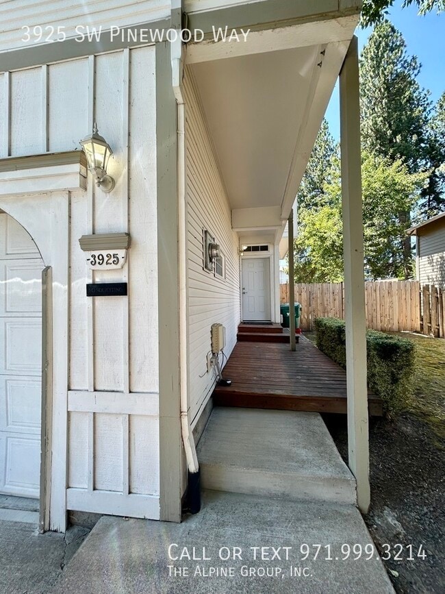 3925 SW Pinewood Way in Beaverton, OR - Building Photo - Building Photo