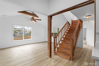 2565 Finkbonner Rd in Bellingham, WA - Building Photo - Building Photo