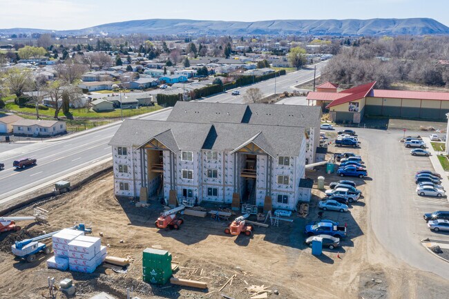 University Parkway Apartments in Yakima, WA - Building Photo - Building Photo