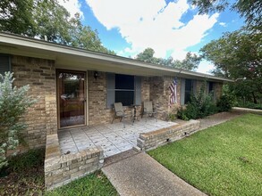 1424 Hilltop Dr in Waco, TX - Building Photo - Building Photo