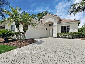 10401 Canary Isle Dr in Tampa, FL - Building Photo