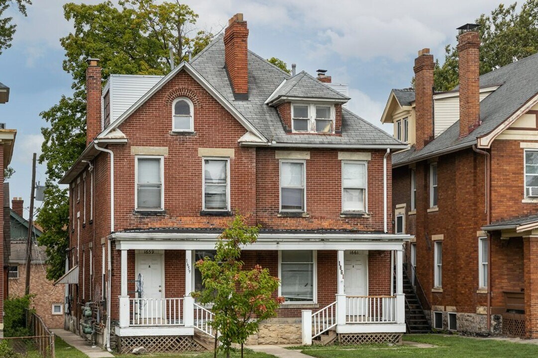 1659 Summit St in Columbus, OH - Building Photo