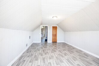 8505 Garfield Blvd-Unit -Unit 3 in Garfield Heights, OH - Building Photo - Building Photo