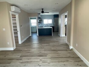 121 Turquoise Ave in Newport Beach, CA - Building Photo - Building Photo