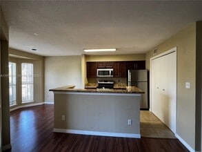 977 Riverside Dr in Coral Springs, FL - Building Photo - Building Photo