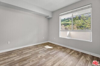 12655 Bluff Creek Dr in Los Angeles, CA - Building Photo - Building Photo