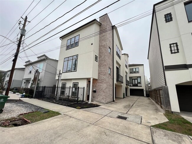 property at 5623 Kansas St