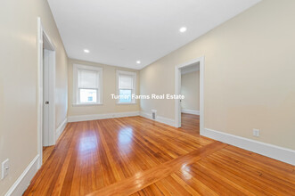 30 Brackett St, Unit 2 in Boston, MA - Building Photo - Building Photo