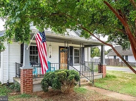 151 Bend Farm Rd in Fredericksburg, VA - Building Photo