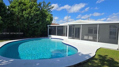 6550 SW 26th St in Miami, FL - Building Photo - Building Photo