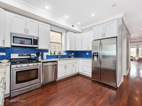 2725 N Kedzie Ave in Chicago, IL - Foto de edificio - Building Photo