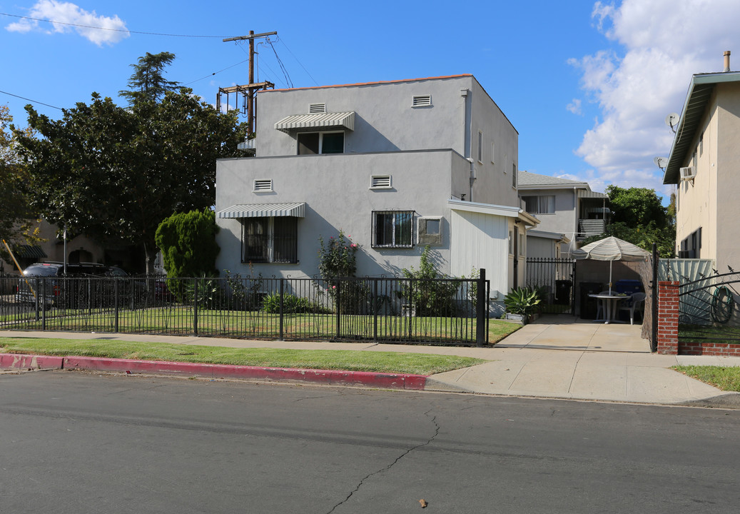 3157 W Avenue 32 in Los Angeles, CA - Foto de edificio