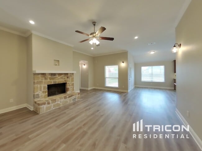 2021 Bay Laurel Dr in Weatherford, TX - Building Photo - Building Photo
