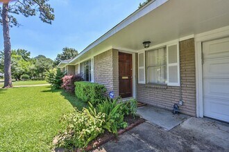 5511 Kinglet St in Houston, TX - Building Photo - Building Photo