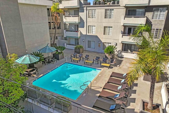 Tiffany Court in Los Angeles, CA - Foto de edificio - Building Photo