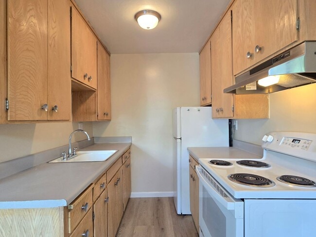 45 Oak Ave, Unit 103 in Redwood City, CA - Building Photo - Building Photo