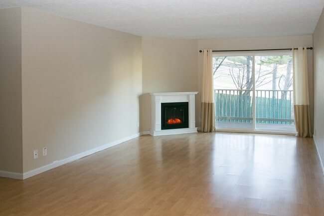 377 Mandarin Dr in Daly City, CA - Foto de edificio - Building Photo