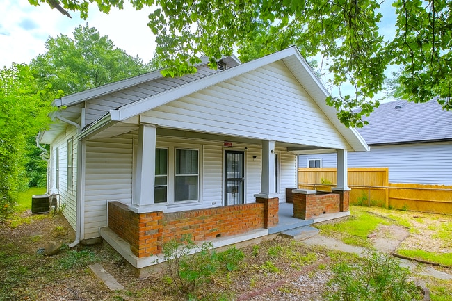 property at 849 S Belleview Pl