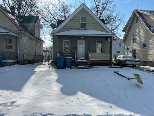 property at 939 W 22nd St