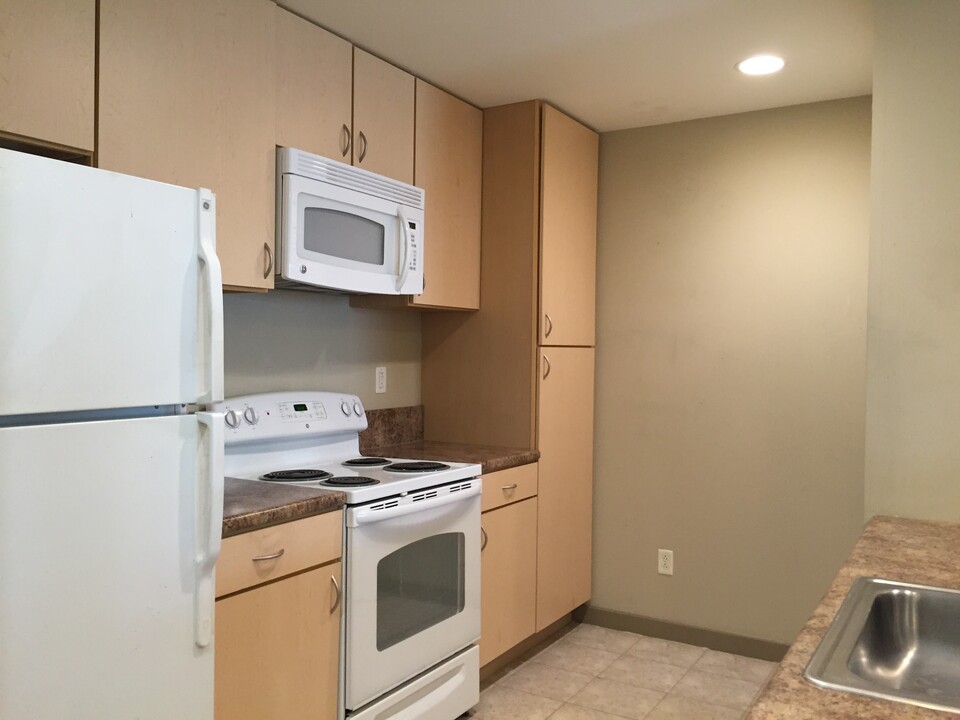 111 N 9th St, Unit 518 in Philadelphia, PA - Building Photo