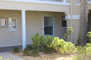 404 Bouchelle Dr, Unit #104 in New Smyrna Beach, FL - Building Photo
