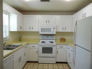 900 Jasmine Ln, Unit 102A in Vero Beach, FL - Building Photo - Building Photo