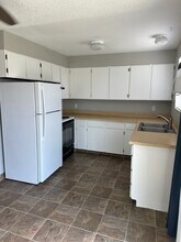 226 W 21st Ave, Unit #E in Kennewick, WA - Foto de edificio - Building Photo