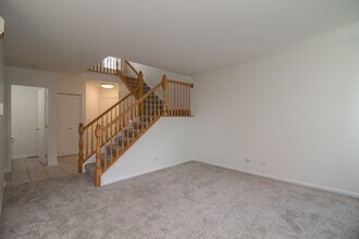 444 Windham Cove Dr in Crystal Lake, IL - Foto de edificio - Building Photo