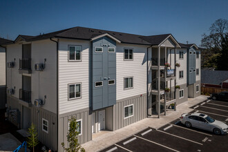 Lake Grove Apartments in Lakewood, WA - Foto de edificio - Building Photo