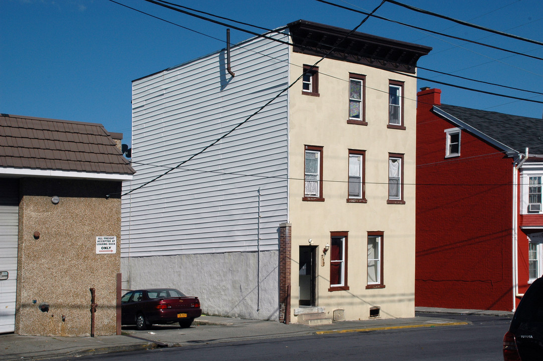 717 W Liberty St in Allentown, PA - Building Photo