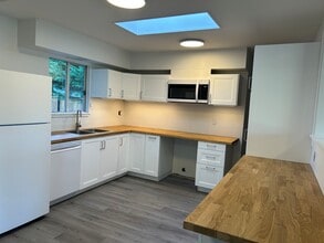 667 Sixth St in Nanaimo, BC - Building Photo - Building Photo