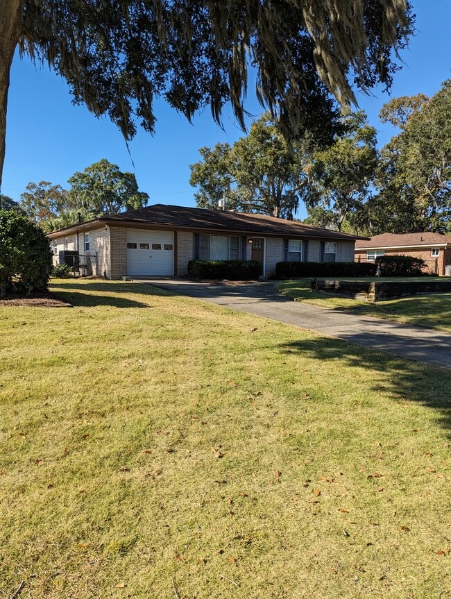 property at 11701 Largo Dr