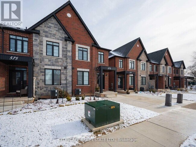 563 Wedgewood Dr in Burlington, ON - Building Photo - Building Photo