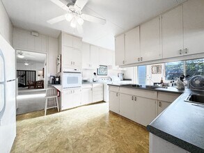 650 Kaimalino St in Kailua, HI - Building Photo - Building Photo