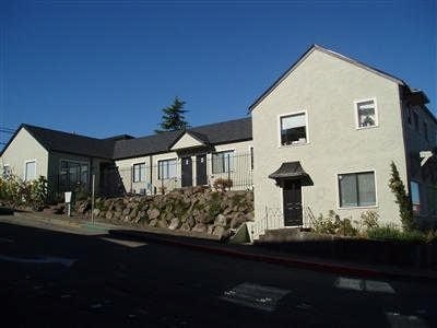 208 5th St in Bremerton, WA - Foto de edificio - Building Photo