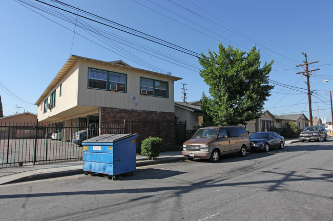 7300 Otis Ave in Bell, CA - Foto de edificio - Building Photo